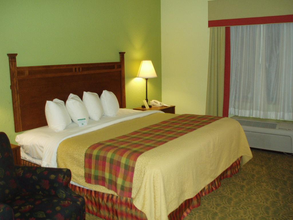 Doubletree By Hilton Gainesville Buitenkant foto